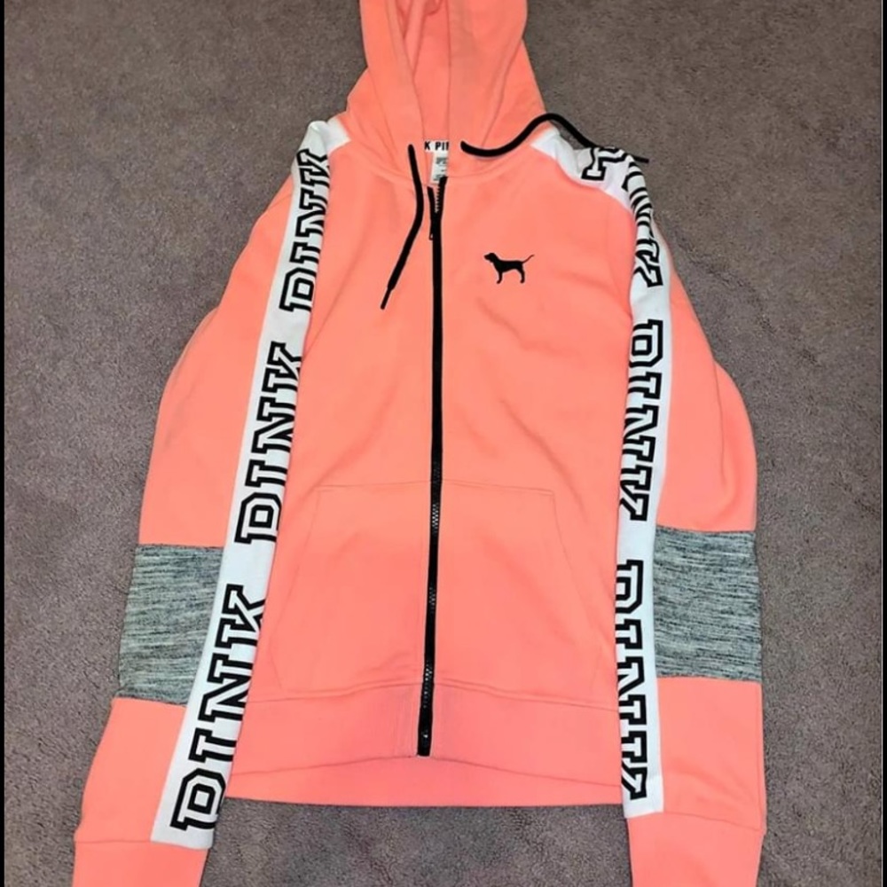 ❌SOLD❌ NWOT VS PINK Hoodie 🍑